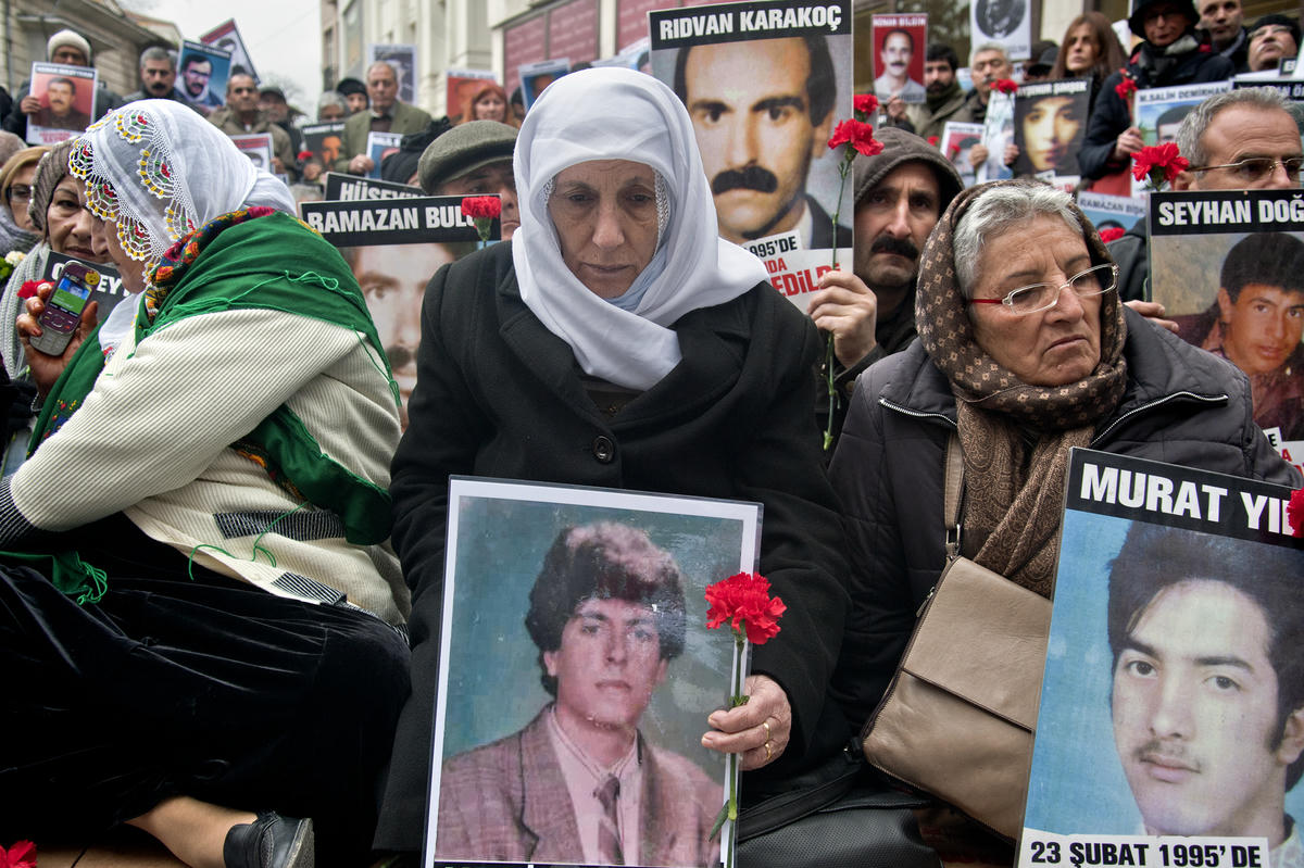 Galatasaray Meydanı’nda 1000 hafta: Korucu yeni kitabını anlatıyor